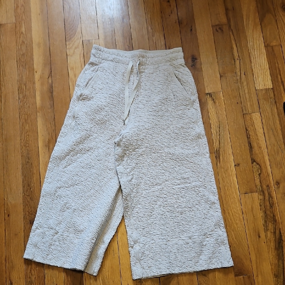 Lululemon Textured Wide Leg High Waist Cropped Pants Small